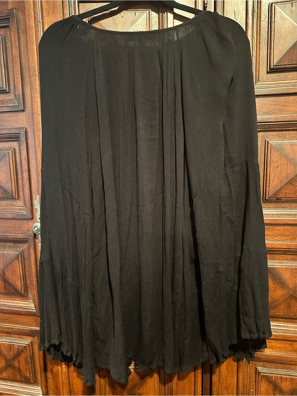 4X 26/28 Suzanne Betro Black Gauze Top with Floral Embroidery long bell sleeves - Picture 9 of 9